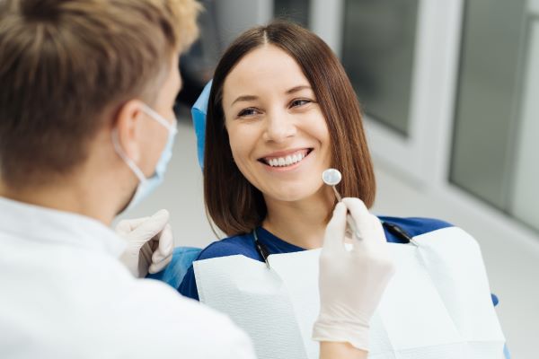 Erhalte jährlich bis zu 50 € als Zuschuss für eine professionelle Zahnreinigung